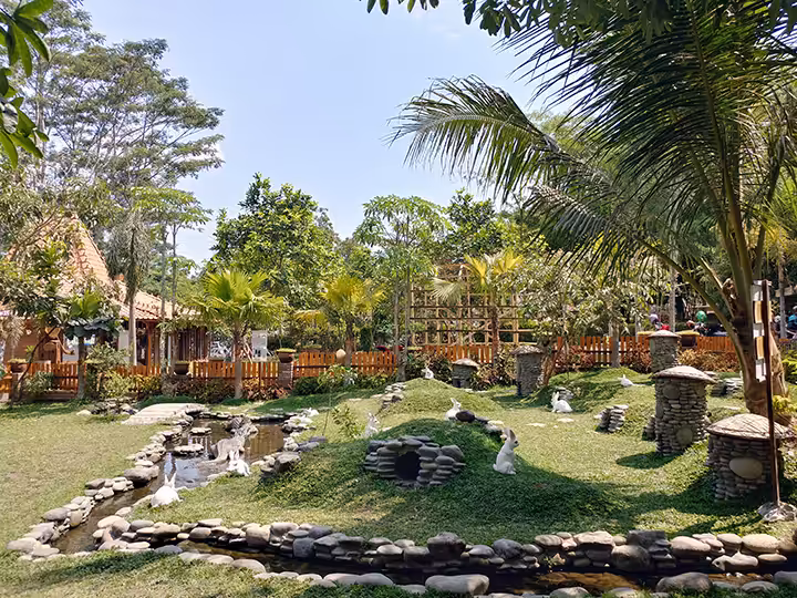 Daya Tarik Kampung Flory