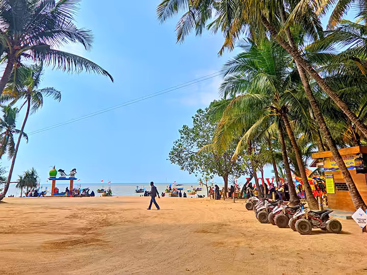 Pantai Kelapa Tuban