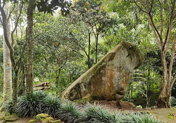 batu kuda situs sejarah gunung haruman