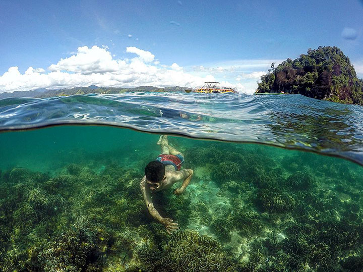 berenang di Pulau Cubadak
