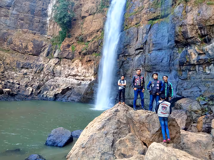 berfoto di Curug Cimarinjung