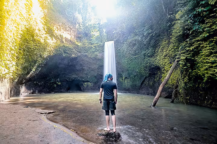 berfoto di Tibumana Waterfall