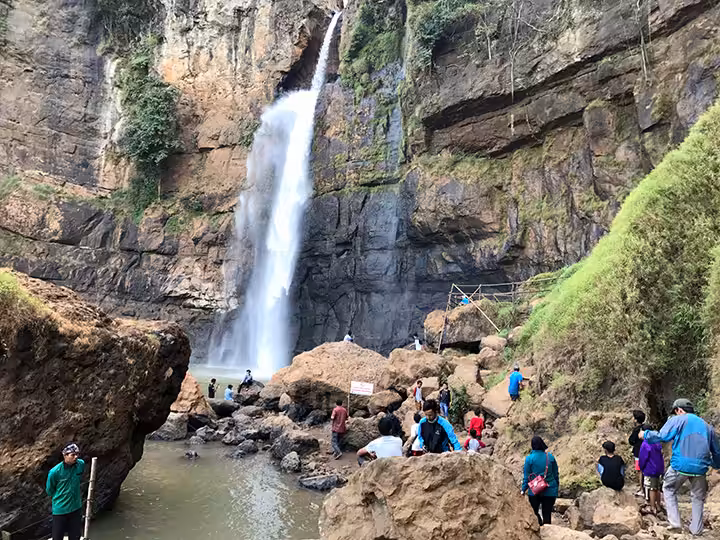 bermain di Curug Cimarinjung