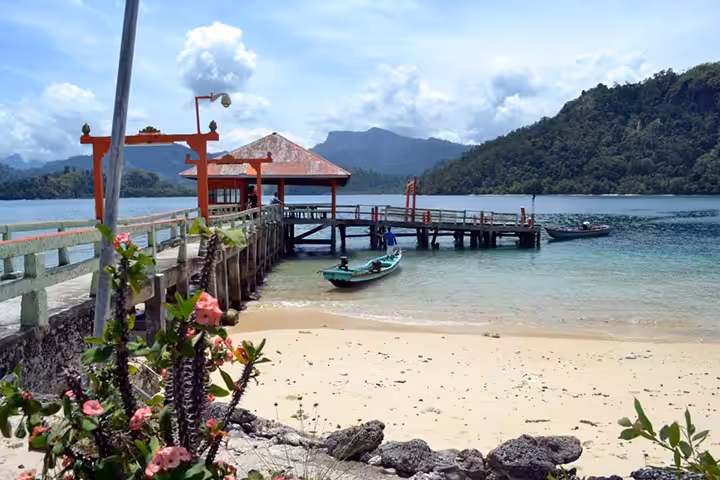 dermaga kapal Pulau Sikuai