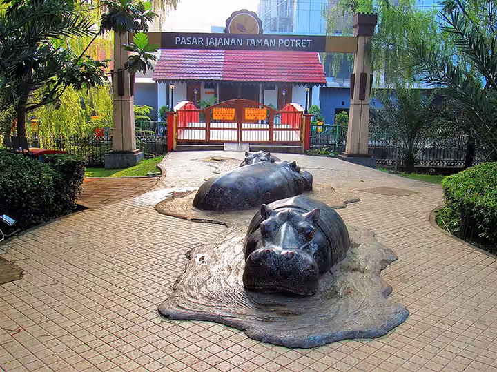 fasilitas foodcourt Taman Potret