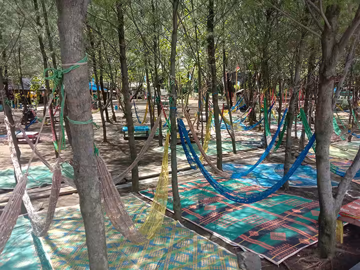 Fasilitas di Pantai Alam Indah