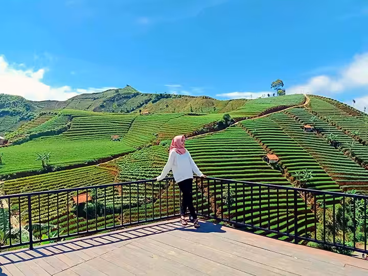 gardu pandang Lembah Panyaweuyan