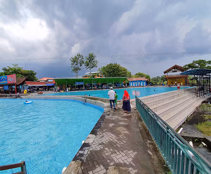 kolam renang Umbul Pelem Klaten