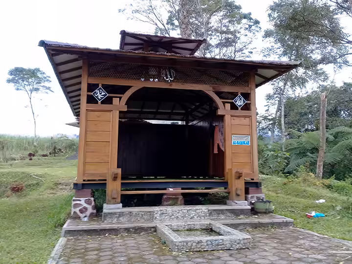 fasilitas mushola di Air Terjun Telunjuk Raung