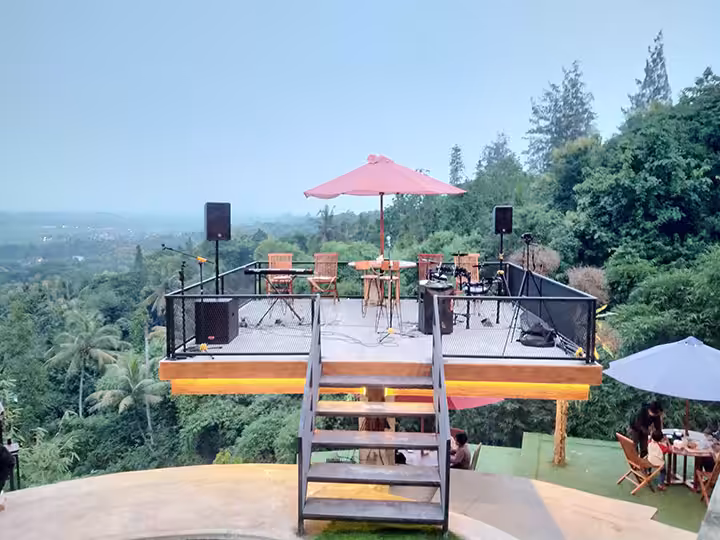 panggung live music Angkringan Puncak Bibis