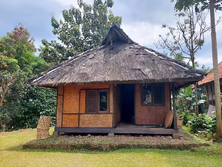 fasilitas penginapan di Kampung Budaya Sindang Barang