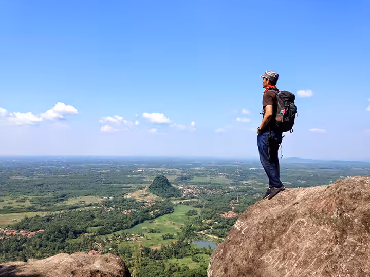 puncak Gunung Munara