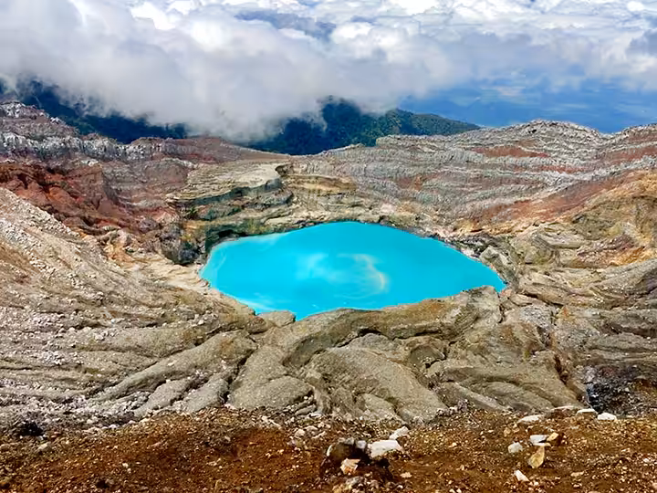 kawah dan pendakian gunung dempo