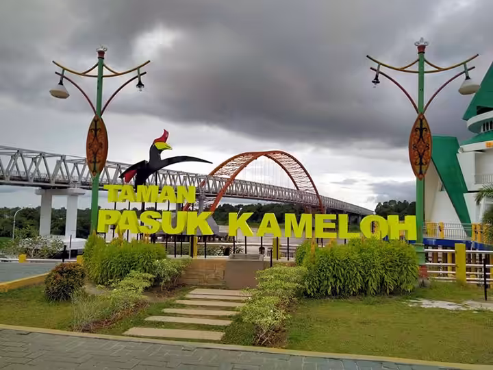 panjang jembatan kahayan kalimantan tengah dan taman pasuk kameloh