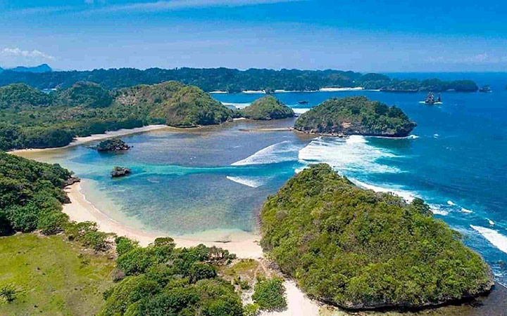 Pantai Teluk Asmara