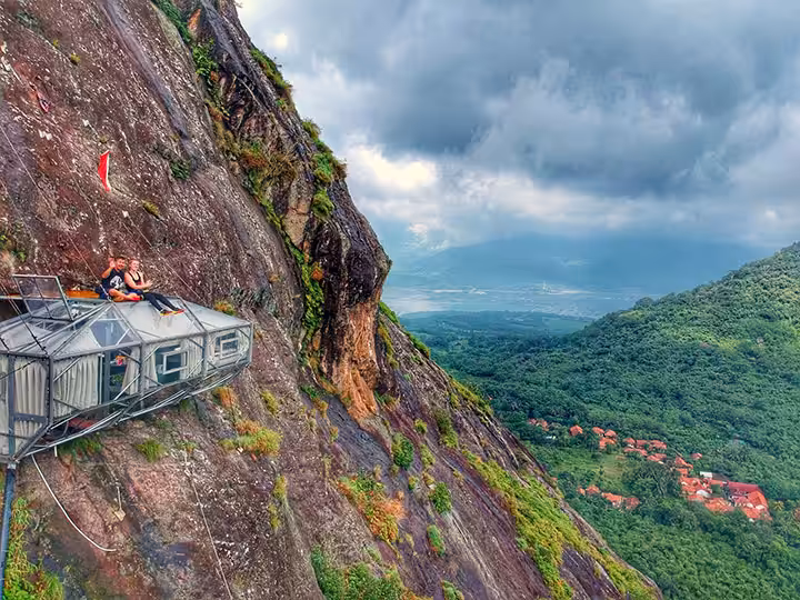 penginapan di wisata gunung parang via ferrata