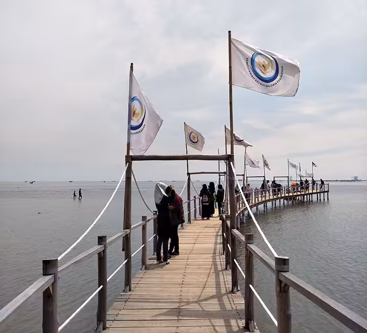 tiket masuk pantai kejawanan cirebon