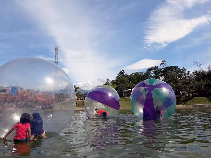 wahana dan rekomendasi makanan di pasar ah poong