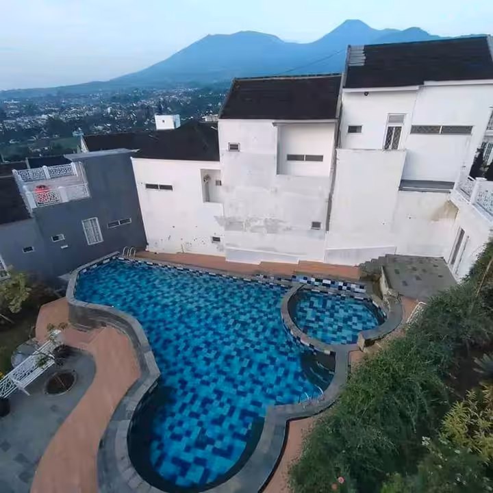 Blessing Hills Cipanas