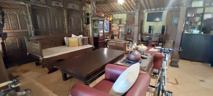 Boemi Joglo Dago Pakar