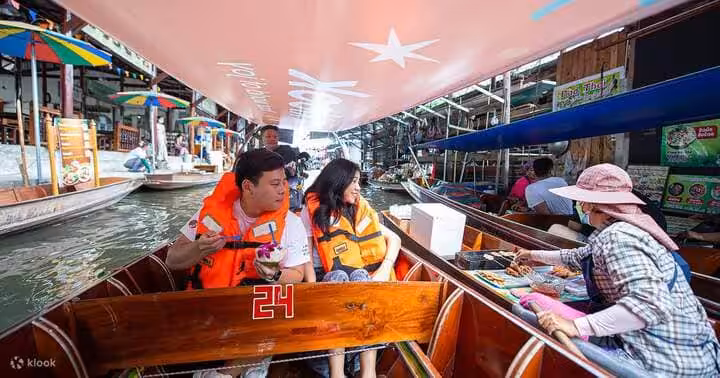 Damnoen Saduak Floating Market
