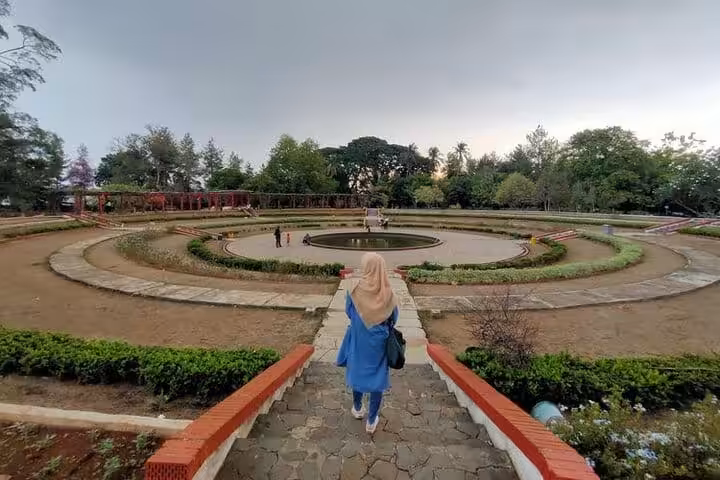 Taman Bunga Wiladatika Tempat Wisata di Cibubur