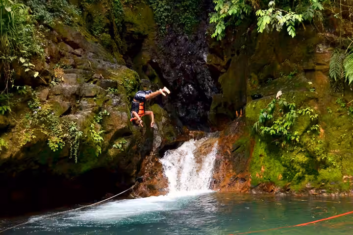 cliff jumping di curug panjang bogor
