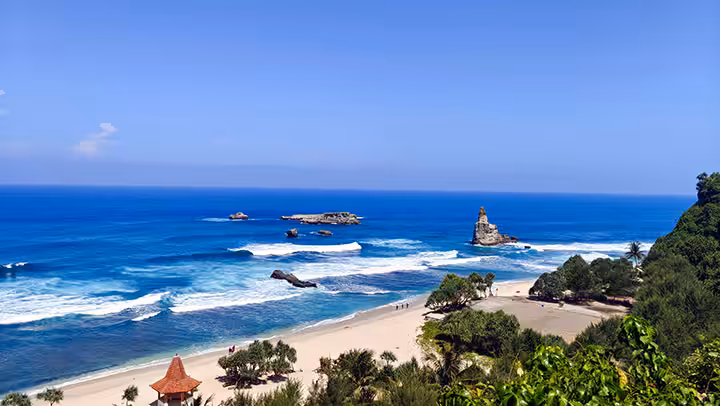 jalan menuju pantai buyutan