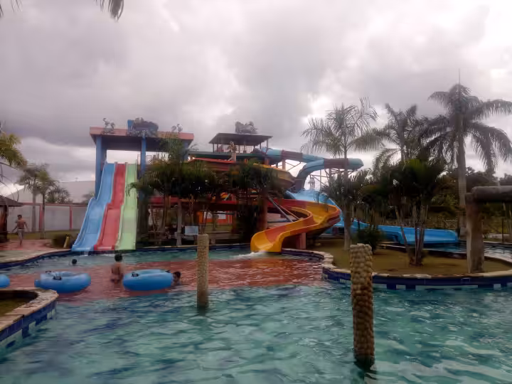 kolam remaja Kalawa Waterpark