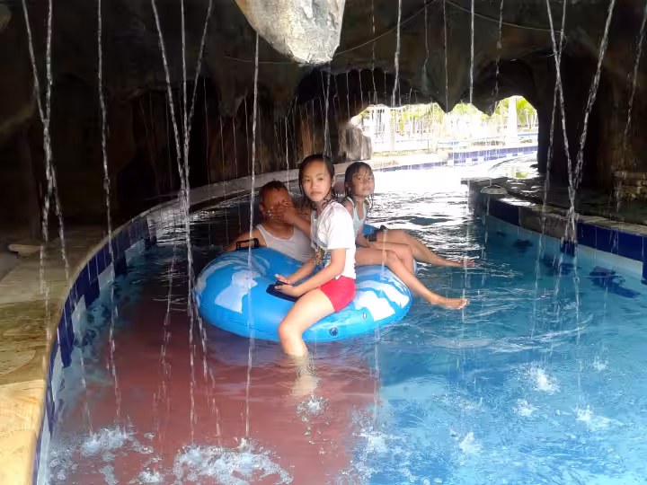 kolam arus Kalawa Waterpark