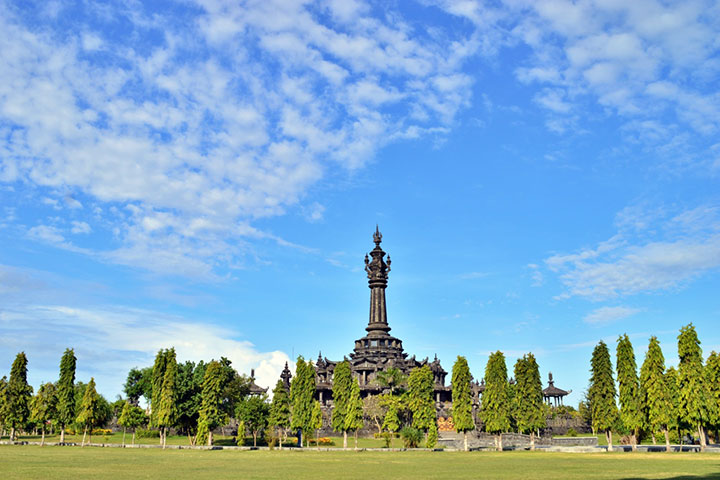 luas lapangan renon