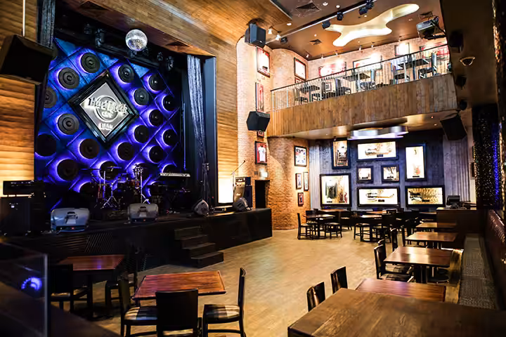 fasilitas panggung hiburan Hard Rock Cafe Bali