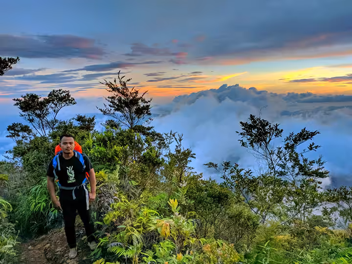 pendakian dan sejarah gunung pesagi lampung barat
