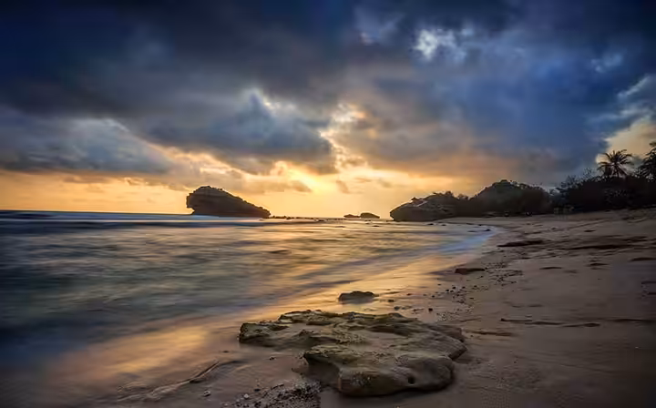 sunset dan tiket pantai watu karung