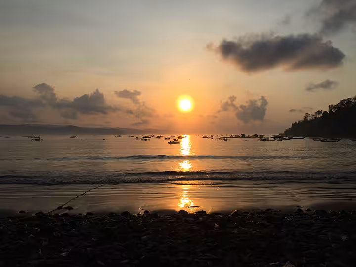 sunset di lokasi pantai klatak tulungagung