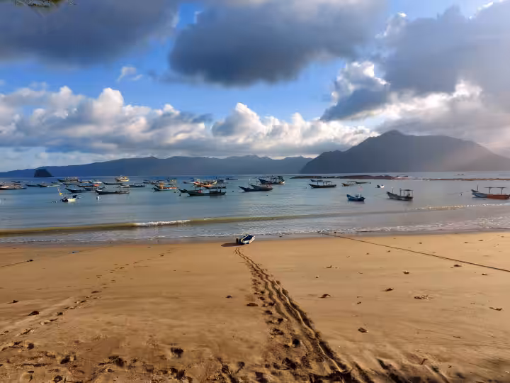 view Pantai Popoh Tulungagung
