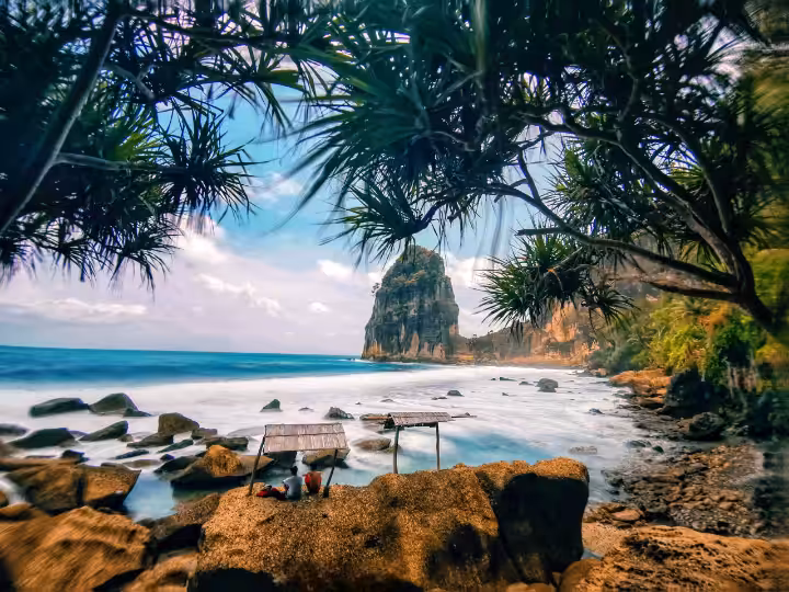 wisata Pantai Pangasan Pacitan