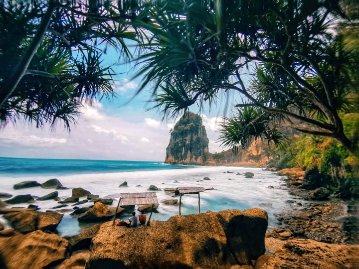 wisata Pantai Pangasan Pacitan