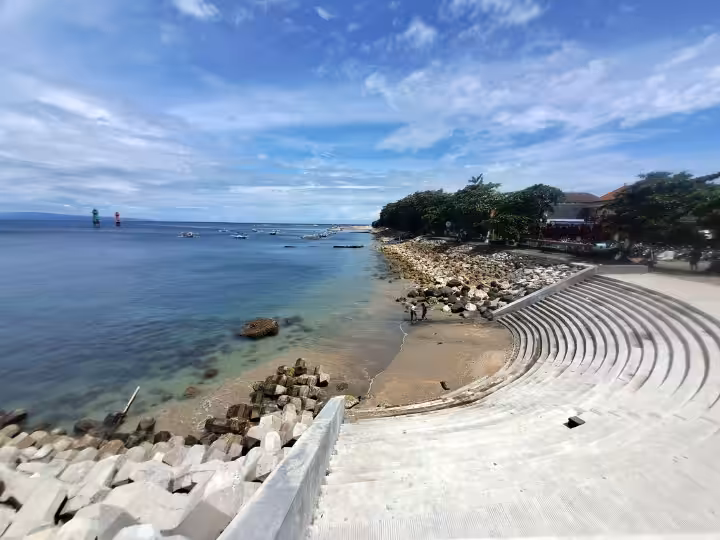 objek wisata Pantai Matahari Terbit