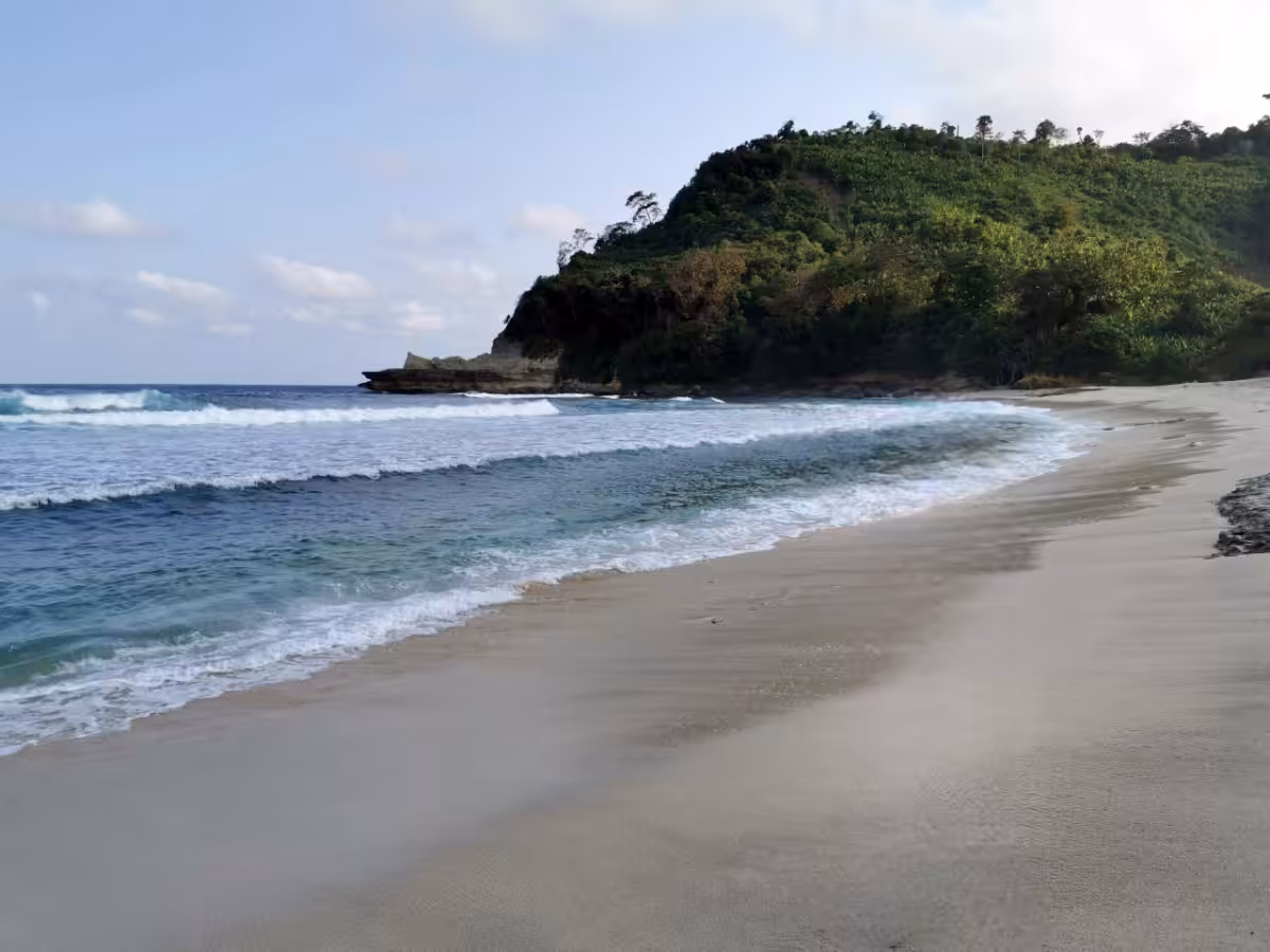 Pantai Sanggar Tulungagung