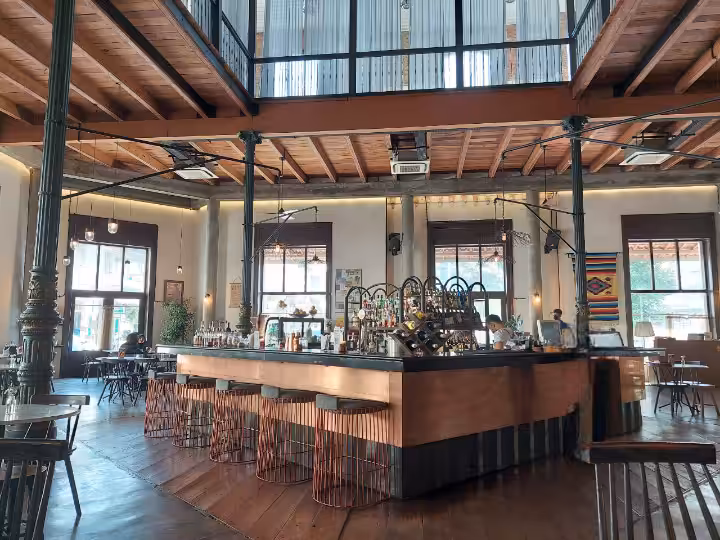 Spiegel Bar dan Bistro Semarang