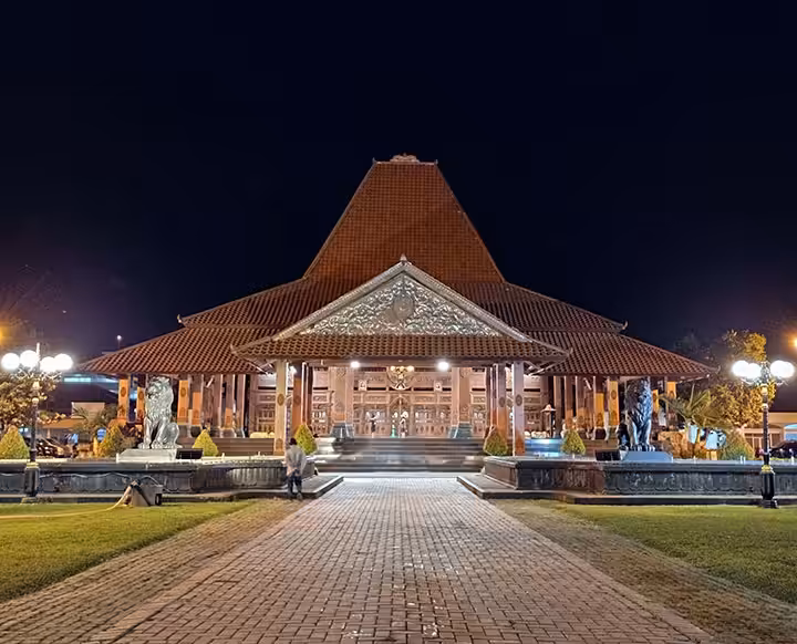 alun-alun ponorogo malam hari