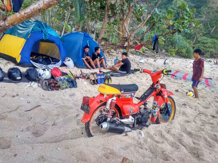 camping di Pantai Sanggar Tulungagung