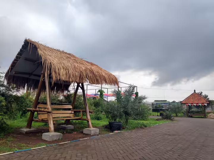 fasilitas di Kebun Kurma Pasuruan