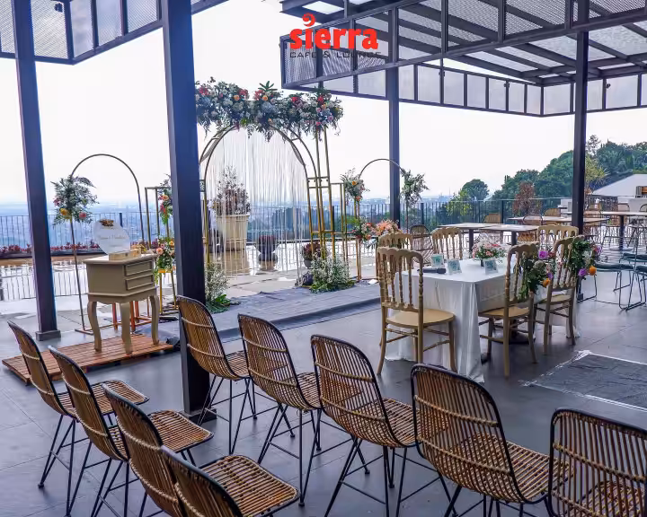 fasilitas di Sierra Cafe & Lounge