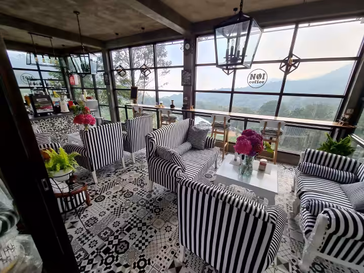 indoor area Noi Cafe Malang