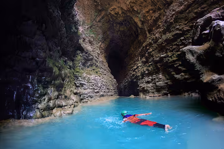 kalisuci cave tubing foto