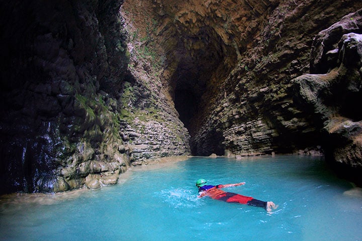 kalisuci cave tubing foto
