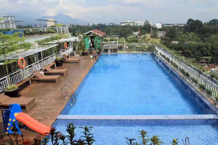 kolam renang di Grand Tjokro Premiere Bandung