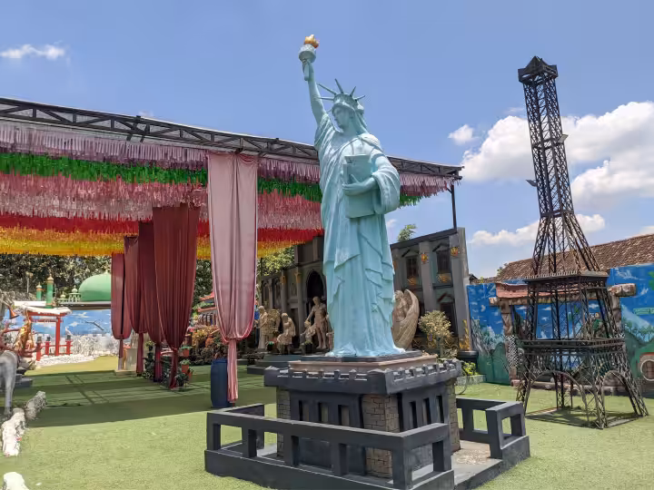 miniatur dunia Waduk Cengklik Park Boyolali